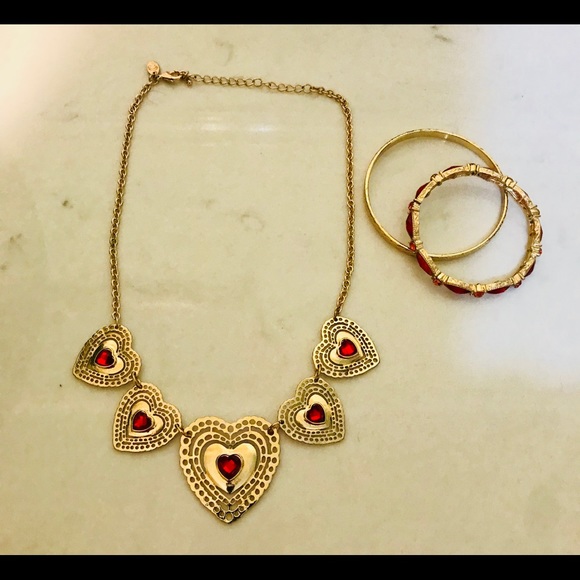 Gold-colored Red Heart Choker Necklace - Picture 3 of 3